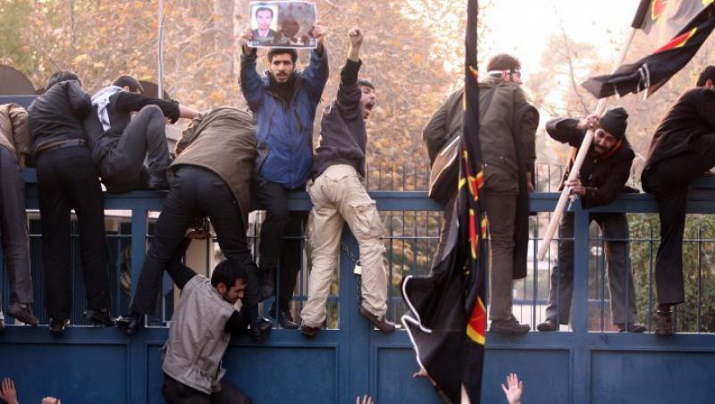 Iran: Ambasada britanica, luata cu asalt de studenti. A fost doborat steagul!