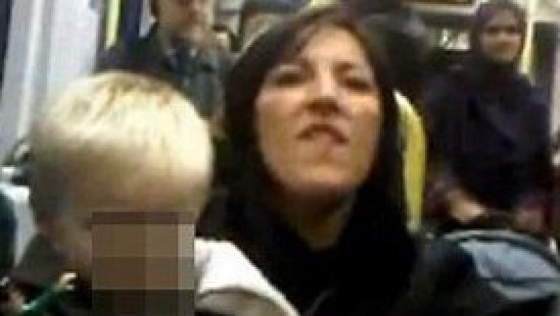 O femeie din Anglia a fost arestata dupa ce a jignit pasagerii dintr-un tren