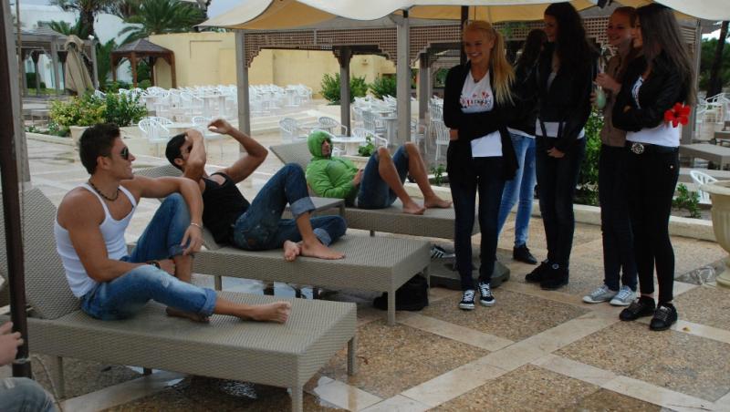 Protagonistele Next Top Model la un pas de tragedie. Fetele aterizeaza cu greu in Tunisia, in conditii meteo de cosmar