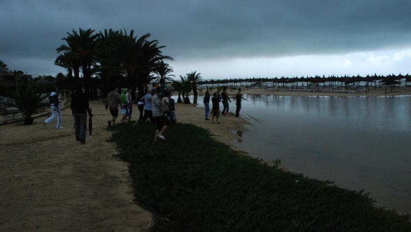 Protagonistele Next Top Model la un pas de tragedie. Fetele aterizeaza cu greu in Tunisia, in conditii meteo de cosmar