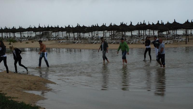 Protagonistele Next Top Model la un pas de tragedie. Fetele aterizeaza cu greu in Tunisia, in conditii meteo de cosmar