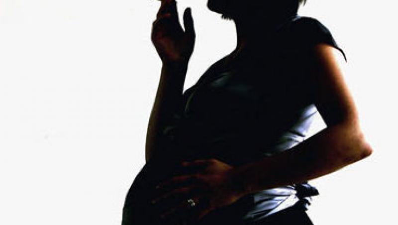 Studiu: Mamele fumatoare nasc copii obezi