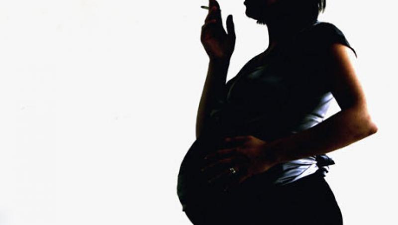 Studiu: Mamele fumatoare nasc copii obezi
