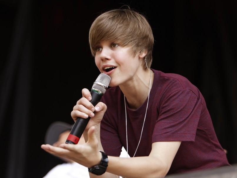 VIDEO! Justin Biber isi pierde vocea din cauza hormonilor!