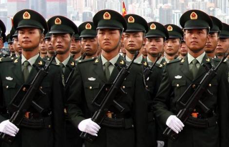 Armata chineza accepta acum recruti tatuati si supraponderali