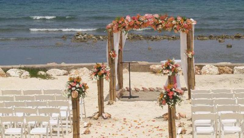 VIDEO! Vezi nunta ruinata de valurile marii!