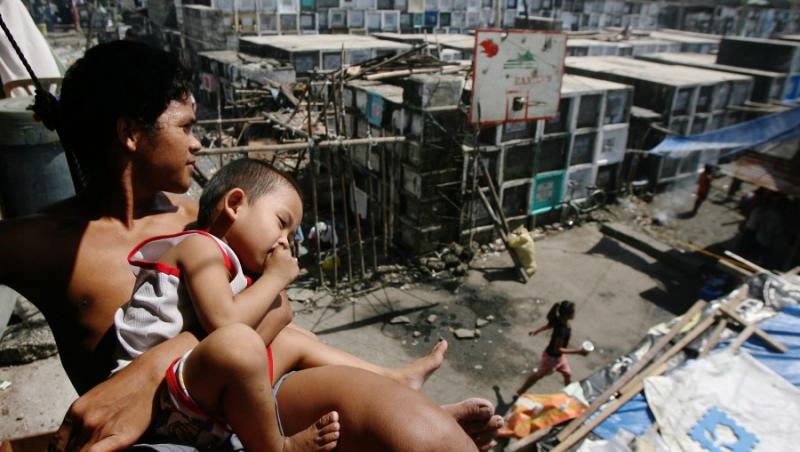 FOTO! Morti inmormantati in blocuri de beton supraetajate, in capitala Filipinelor