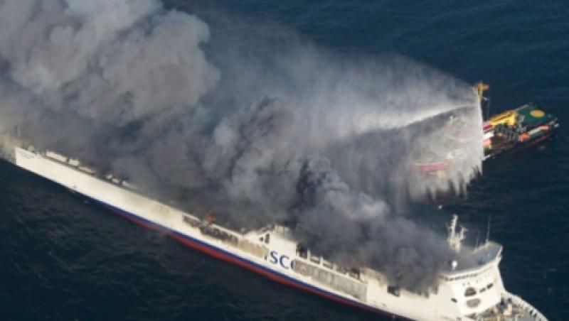 Marea Rosie: Un feribot cu 1.230 de egipteni la bord a luat foc