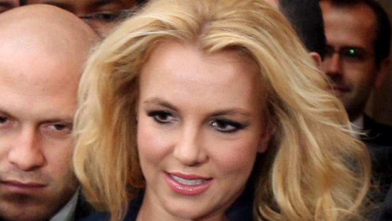 Britney Spears citeste literatura pentru viata de cuplu