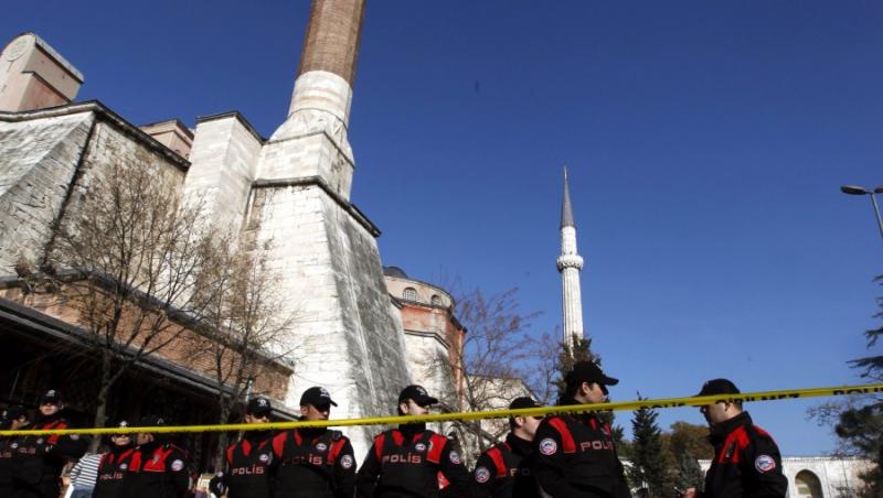 VIDEO! Atac armat langa Moscheea Albastra din Istanbul: doi raniti