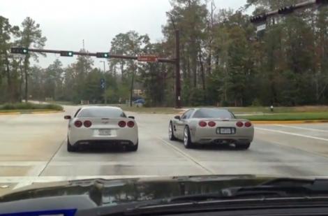 VIDEO! Doua masini Corvette s-au facut praf dupa o "liniuta"