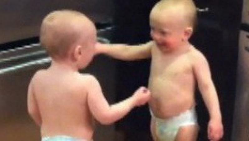 VIDEO! Vezi o discutie aprinsa intre doi bebelusi!