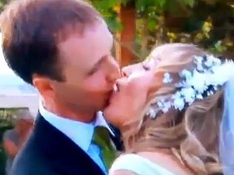 VIDEO! Vezi cel mai penibil sarut!