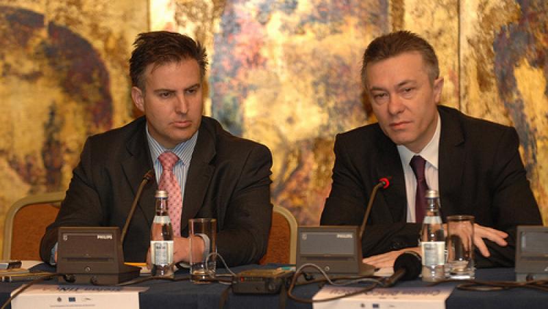 Emil Boc a uitat un membru al delegatiei pe aeroportul din Belgrad