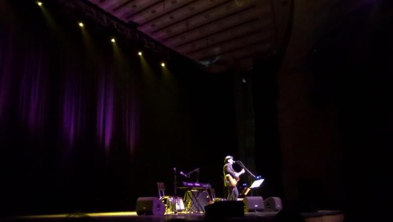 FOTO & VIDEO! Cum a fost la concertul lui Elvis Costello de la Sala Palatului!