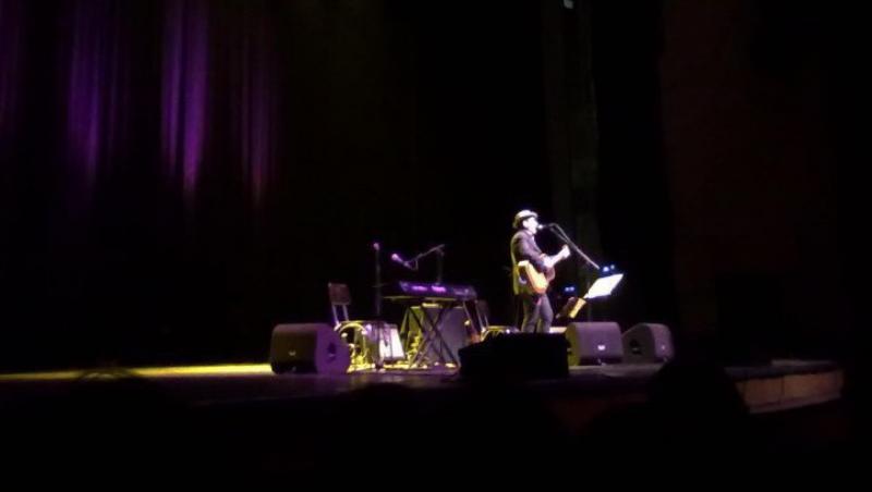 FOTO & VIDEO! Cum a fost la concertul lui Elvis Costello de la Sala Palatului!
