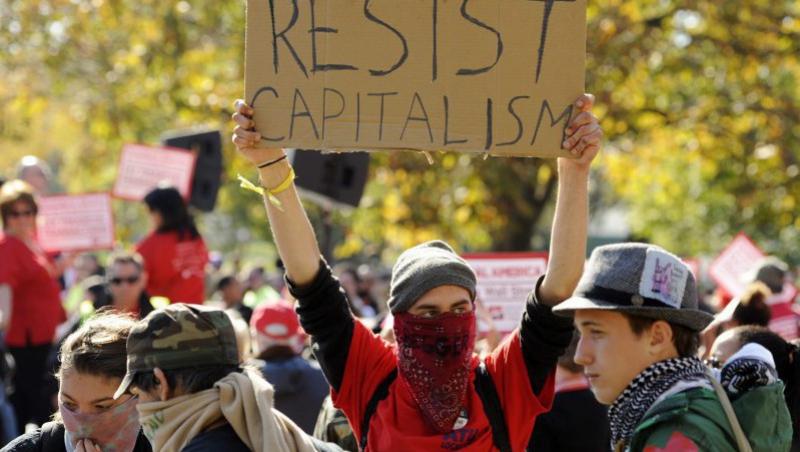 VIDEO! Razboi intre miscarea Occupy Wall Street si fortele de ordine