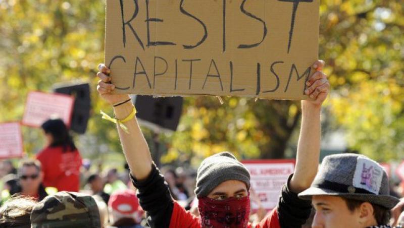 VIDEO! Razboi intre miscarea Occupy Wall Street si fortele de ordine