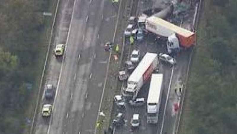 Carambol pe o autostrada din Anglia: cel putin 7 morti si 51 de raniti!