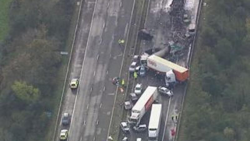 Carambol pe o autostrada din Anglia: cel putin 7 morti si 51 de raniti!