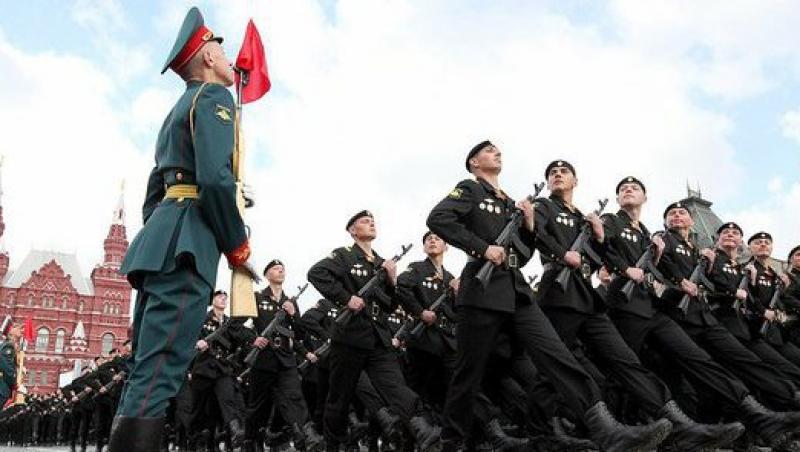 VIDEO! Parada grandioasa a armatei ruse in Piata Rosie din Moscova