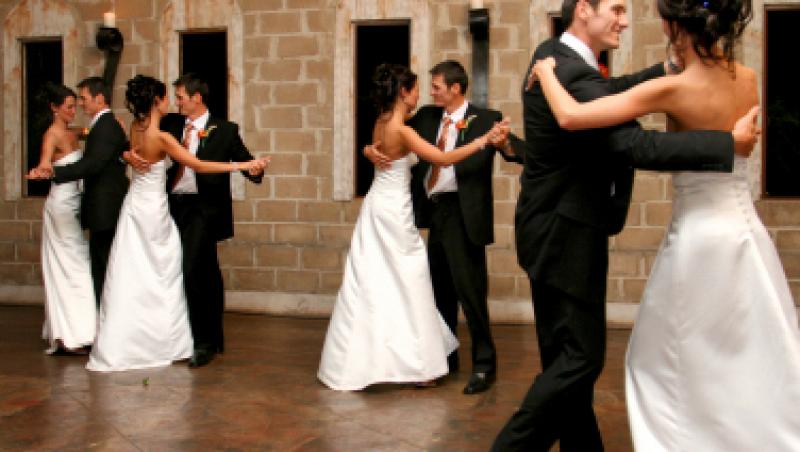 VIDEO! O mireasa a dansat in tenesi la propria nunta