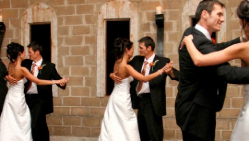 VIDEO! O mireasa a dansat in tenesi la propria nunta