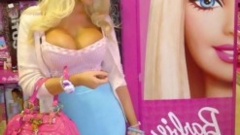 FOTO! Vezi femeia care seamana cu papusa Barbie!