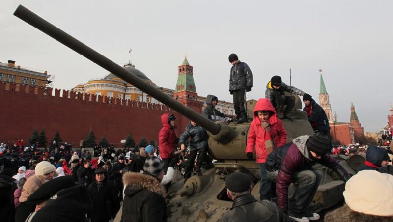 GALERIE FOTO! Rusia sarbatoreste Ziua Consensului si a Reconcilierii in Piata Rosie din Moscova