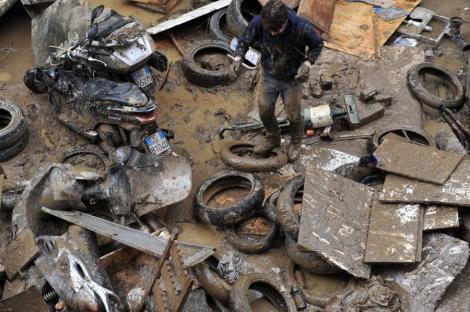 UPDATE! Romani prinsi la furat din magazine dupa inundatiile din Italia