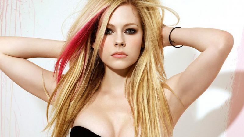 Avril Lavigne, batuta crunt intr-un club: 