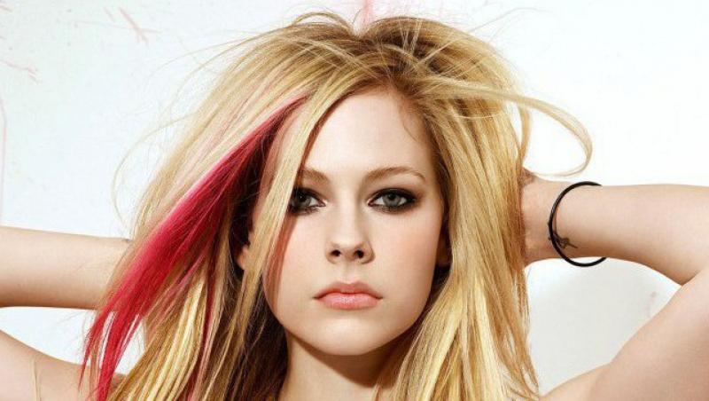 Avril Lavigne, batuta crunt intr-un club: 