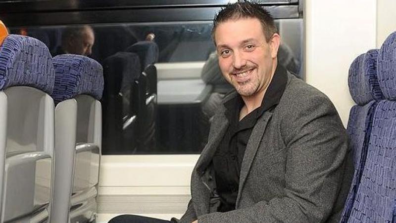Marea Britanie: Un barbat obez a ramas intepenit intr-un scaun de tren