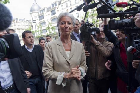 FMI: "Economia mondiala risca sa fie prinsa intr-o spirala de incertitudine financiara"
