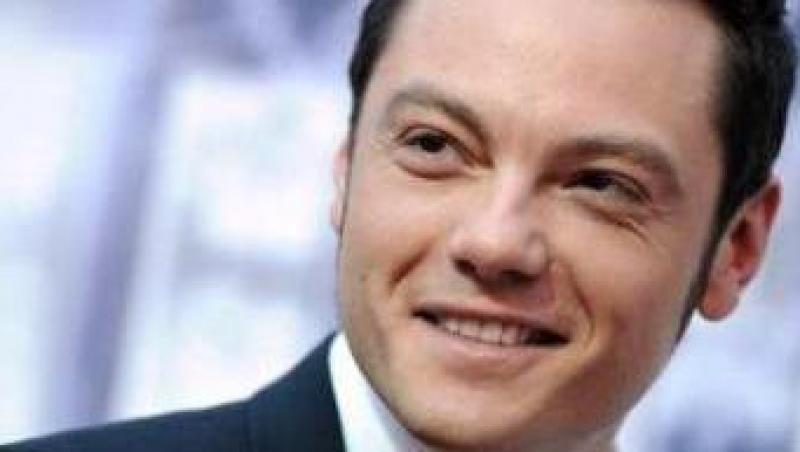 Tiziano Ferro, homosexual implinit: 