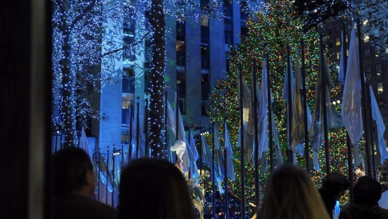 VIDEO! New York-ul in sarbatoare: S-a aprins celebrul brad din piata Rockefeller