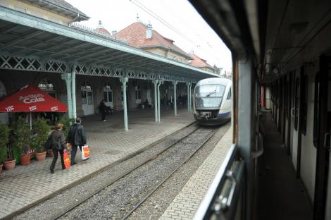 Trafic feroviar blocat intre Alba Iulia si Vintu de Jos, dupa ce calea ferata s-a fisurat din cauza gerului
