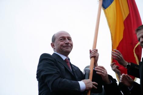 VIDEO! "Jos cu Basescu!" Presedintele a fost huiduit la finalul paradei de la Arcul de Triumf