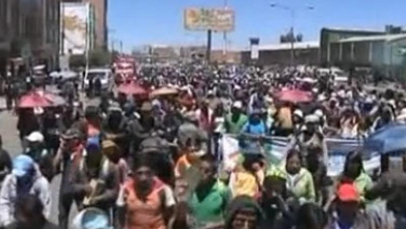 Mii de studenti bolivieni au marsaluit pe strazile capitalei La Paz