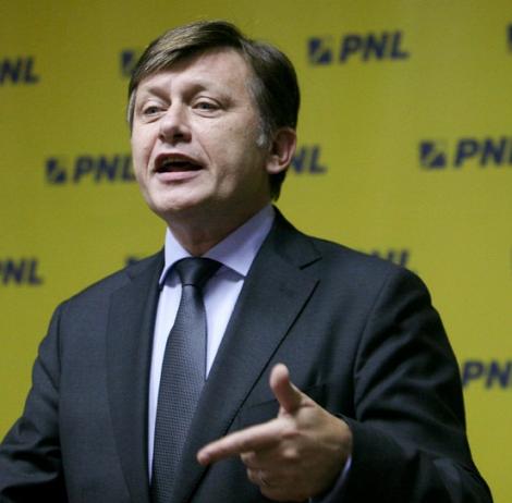 Crin Antonescu: Basescu si Boc sunt "ultimii doi lideri importanti comunisti din Europa”