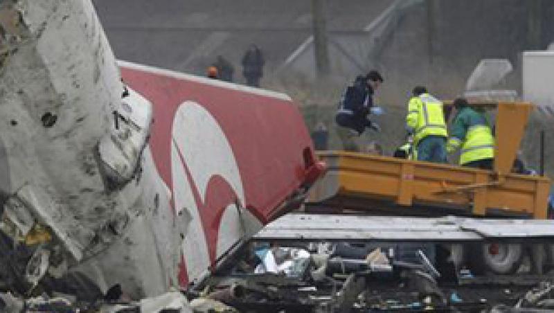 Un avion s-a prabusit peste o scoala in Filipine. 13 oameni au murit