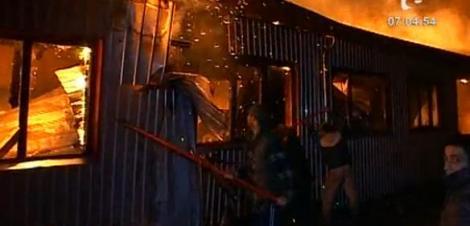 Incendiu devastator la un atelier de mobila din Harghita