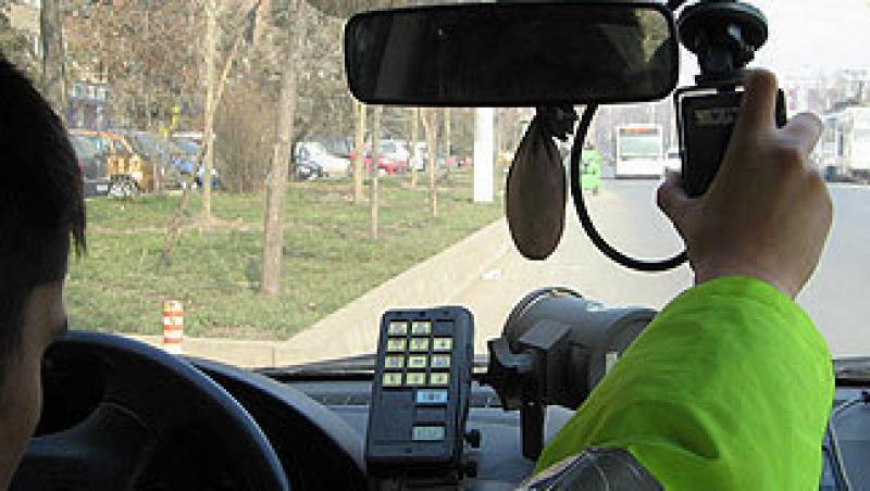Arad: Un sofer cu permisul suspendat, prins conducand cu 195 km/h