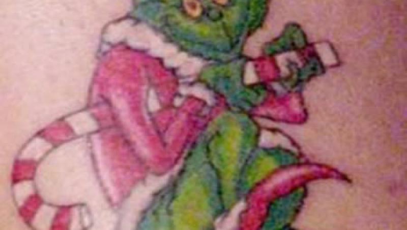 Top 8 tatuaje amuzante reprezentand Craciunul