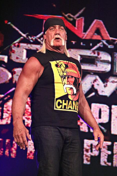 SOC! Hulk Hogan si-a inselat sotia cu un barbat!