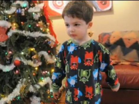 VIDEO! Vezi cum reactioneaza un copil cand descopera cadoul de Craciun!
