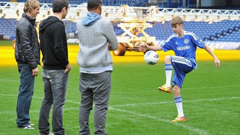 Justin Bieber si-a aratat abilitatile de fotbalist, in fata lui Lampard si Torres