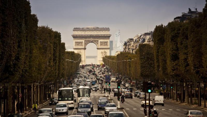 Cersetoria, interzisa in zonele turistice din Paris din cauza romanilor