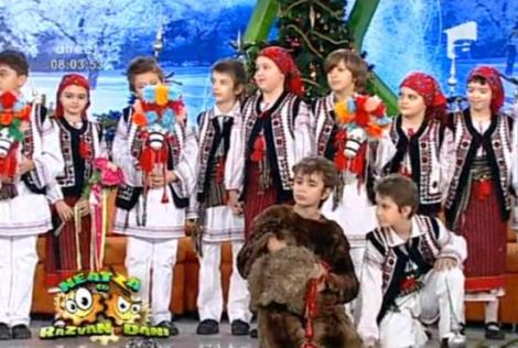 VIDEO! Copiii de clasa a III-a ai ansamblului folcloric "Muguri Romanesti" au dansat la Neatza