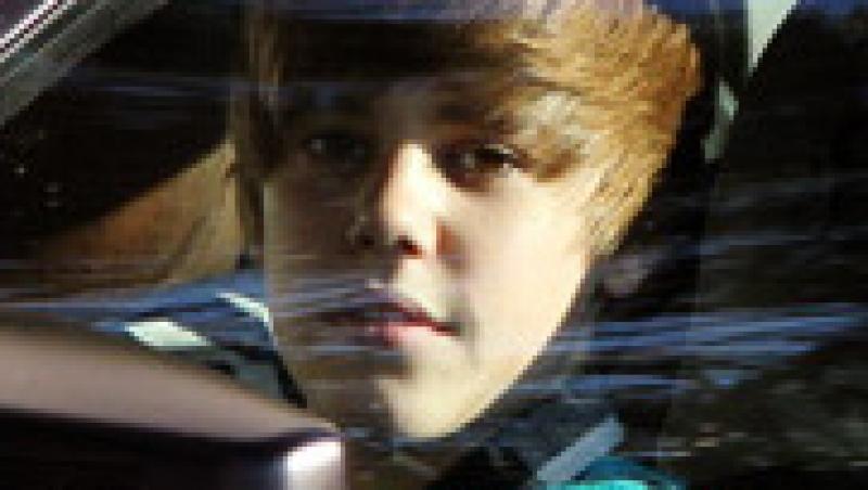 FOTO! Justin Bieber, pericol public la volan